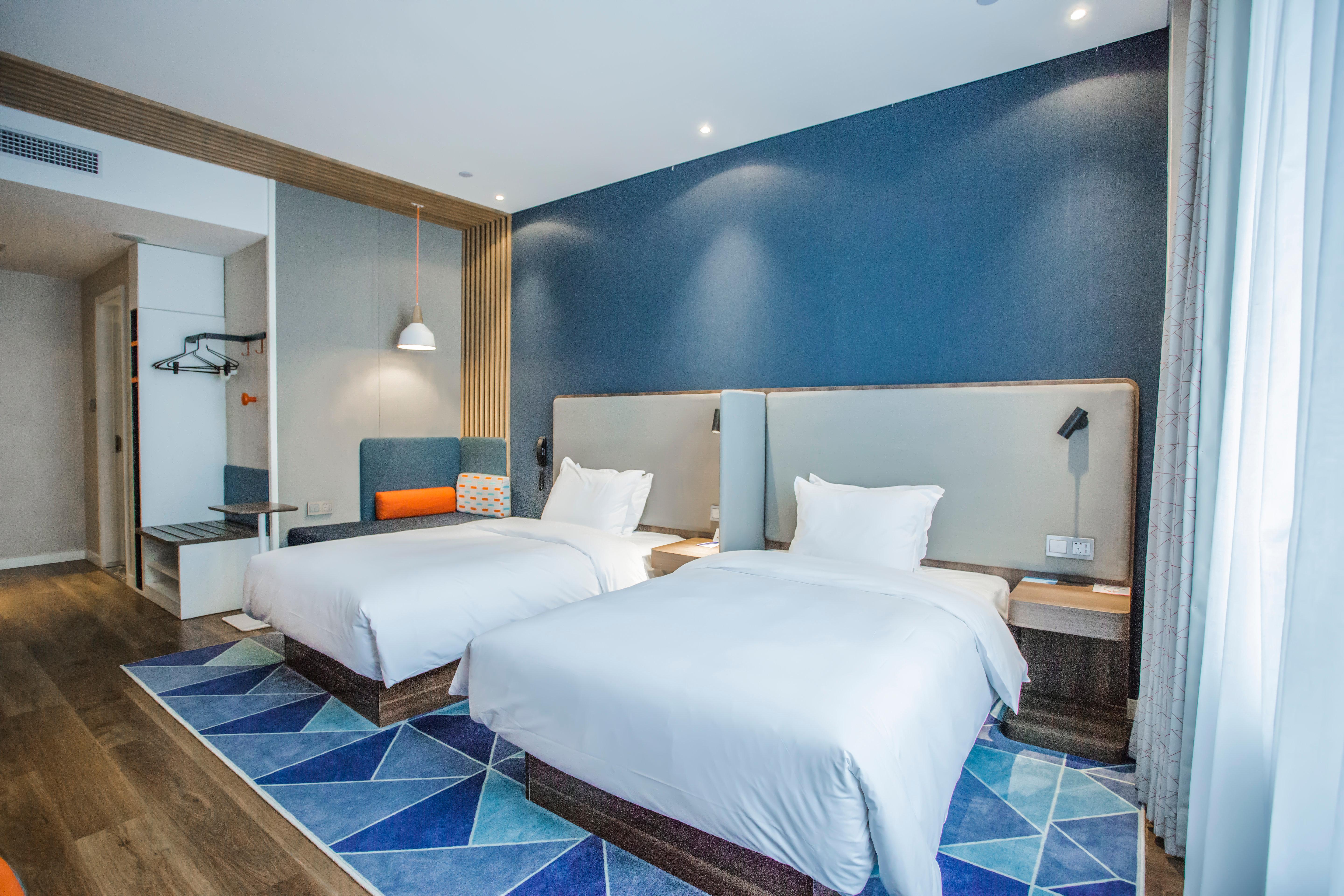 Holiday Inn Express Shanghai Pudong Chuansha, An Ihg Hotel Экстерьер фото
