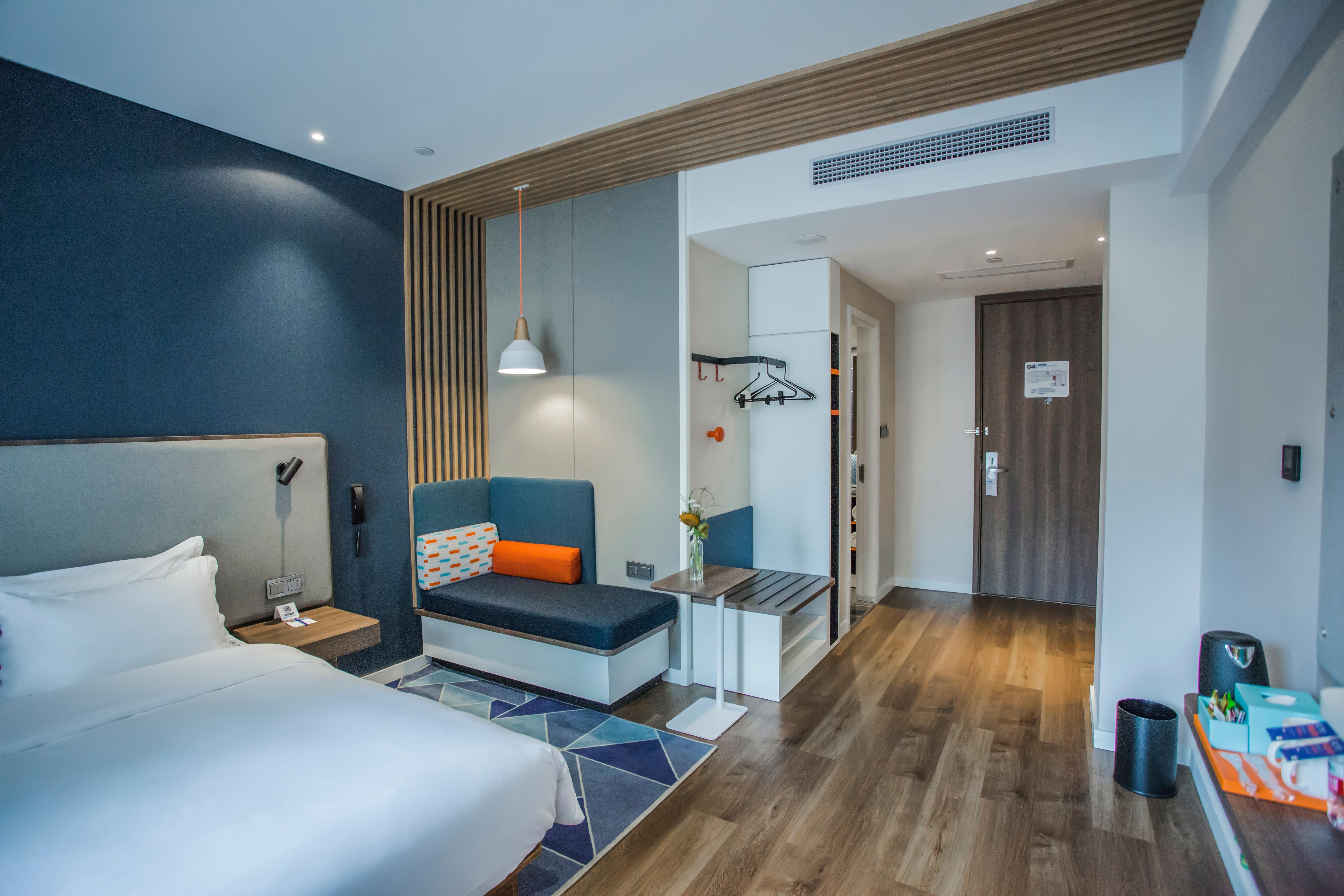 Holiday Inn Express Shanghai Pudong Chuansha, An Ihg Hotel Экстерьер фото