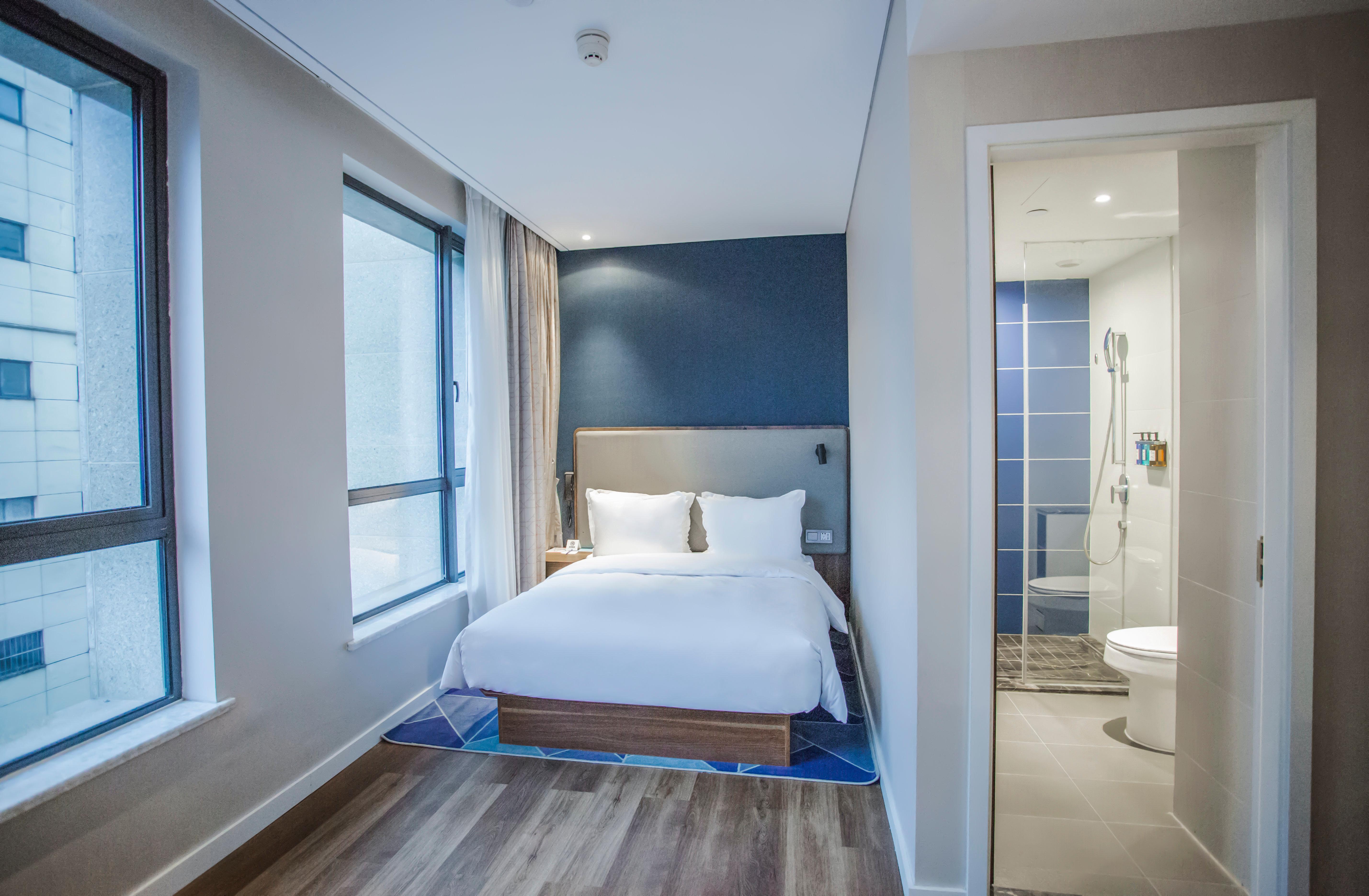 Holiday Inn Express Shanghai Pudong Chuansha, An Ihg Hotel Экстерьер фото