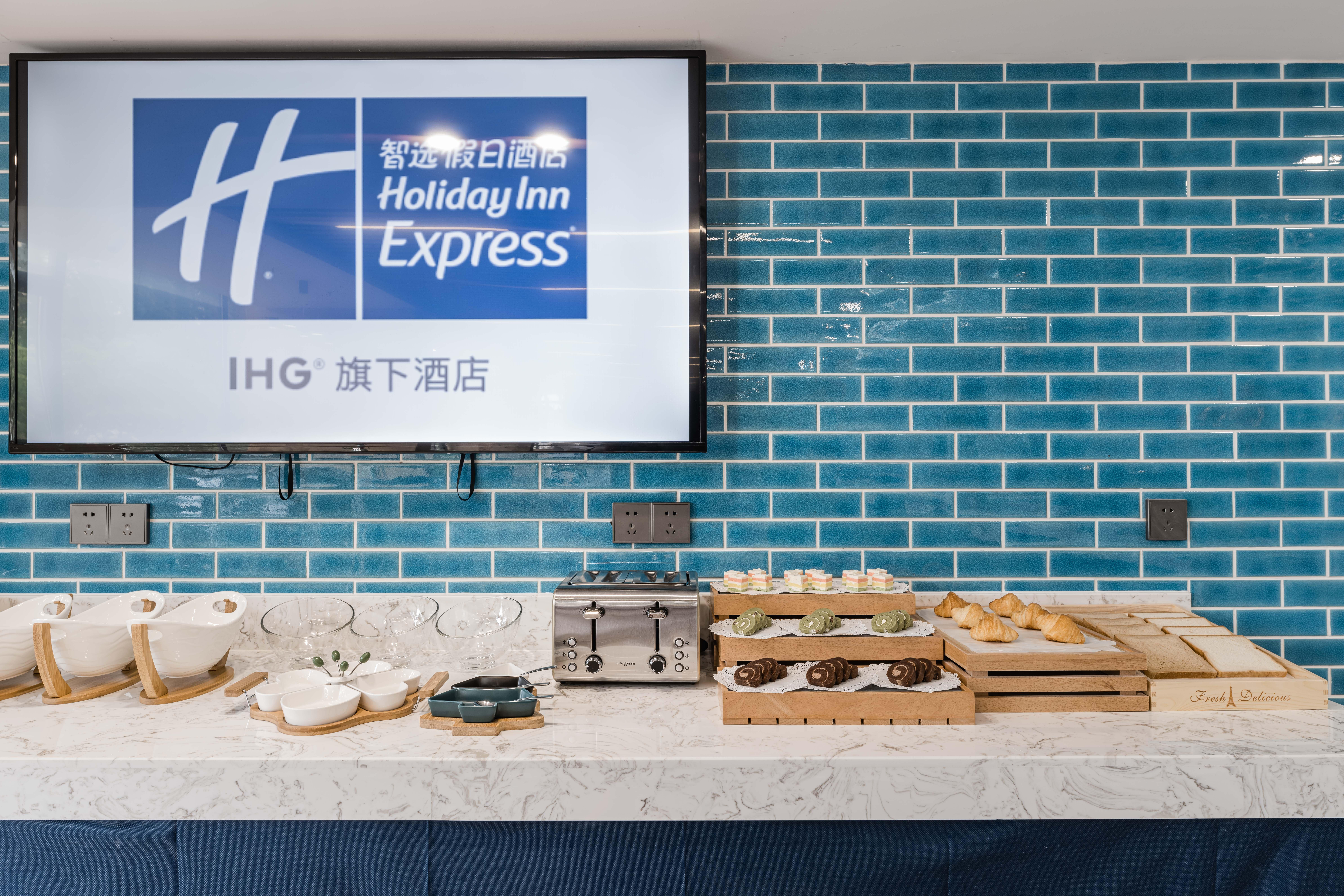 Holiday Inn Express Shanghai Pudong Chuansha, An Ihg Hotel Экстерьер фото